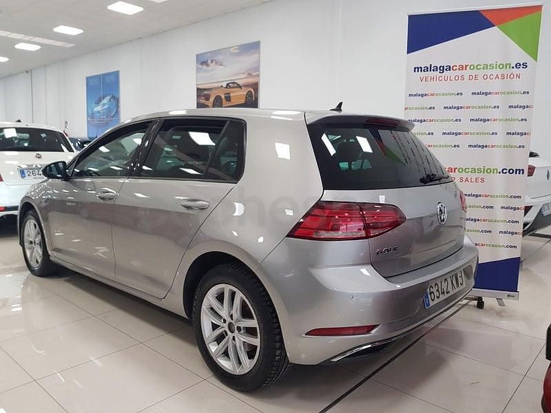 Usado VW Golf VII Advance 115 CV (84 kW) 2019 Gris / plata Berlina