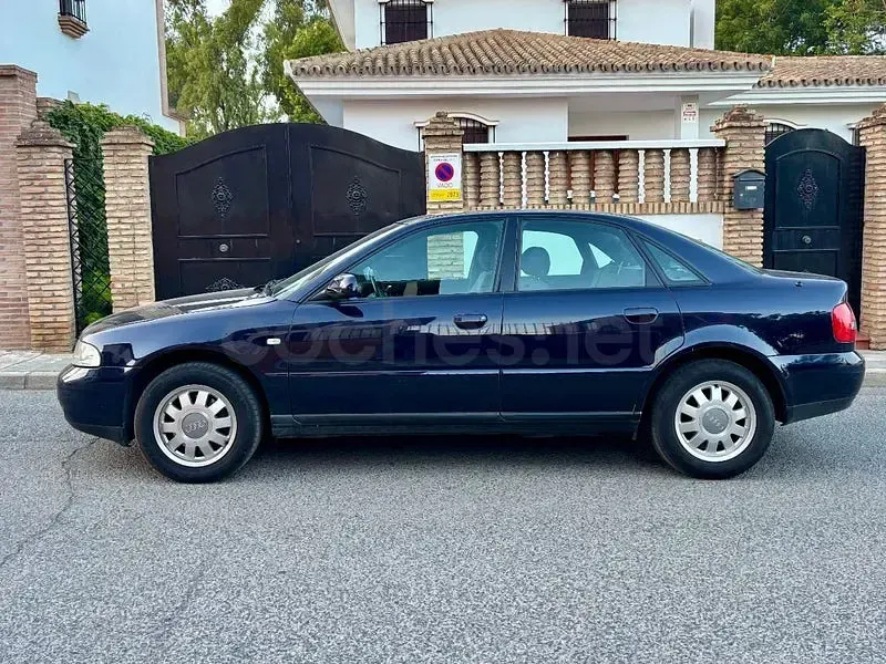 Usado Audi A4 115 CV (84 kW) 2000 Azul Berlina