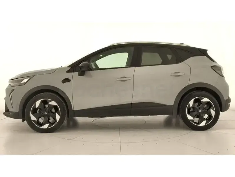 Usado Renault Captur Techno 100 CV (73 kW) 2025 Gris / plata SUV