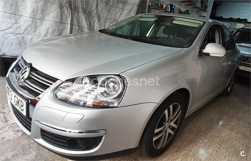 Usado VW Jetta Edition 105 CV (77 kW) 2009 Gris / plata Berlina