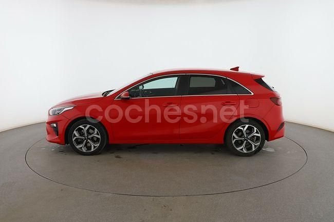 Usado Kia Ceed 100 CV (73 kW) 2019 Rojo Utilitario