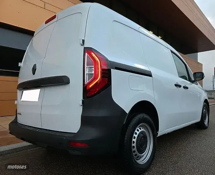 Usado Renault Kangoo 95 CV (69 kW) 2025 Blanco Monovolumen