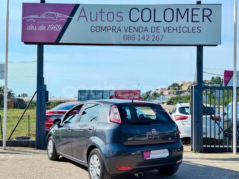Usado Fiat Punto Easy 69 CV (50 kW) 2015 Negro Berlina