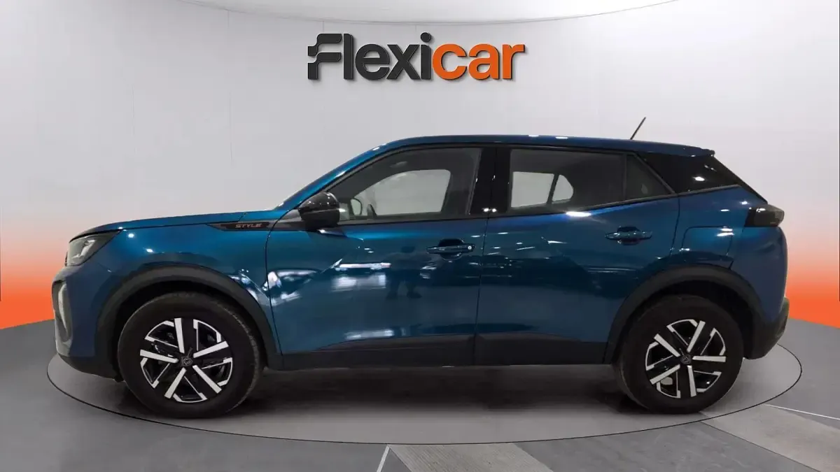 Usado Peugeot 2008 Style 136 CV (100 kW) 2025 Azul SUV