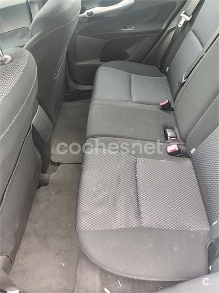 Usado Toyota Auris Luna 90 CV (66 kW) 2011 Gris / plata Utilitario