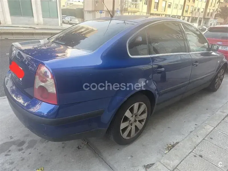 Usado VW Passat Trendline 130 CV (95 kW) 2001 Azul Berlina
