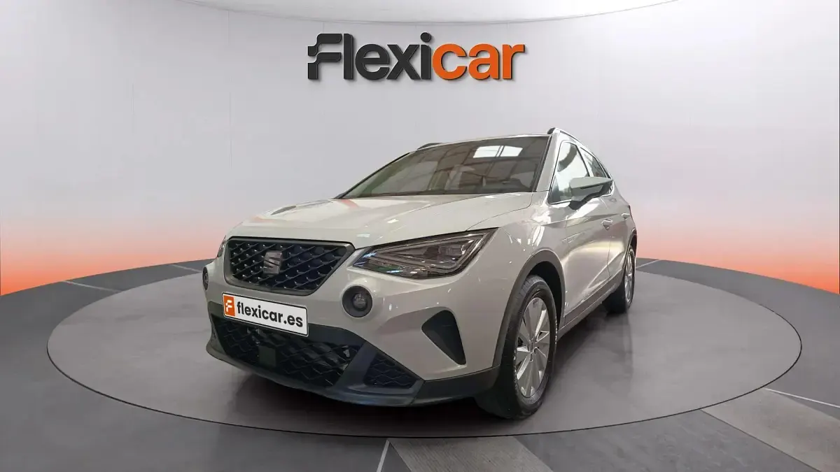 Usado Seat Arona Style 110 CV (80 kW) 2024 Blanco SUV