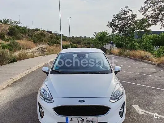 Usado Ford Fiesta Trend 85 CV (62 kW) 2019 Blanco Utilitario