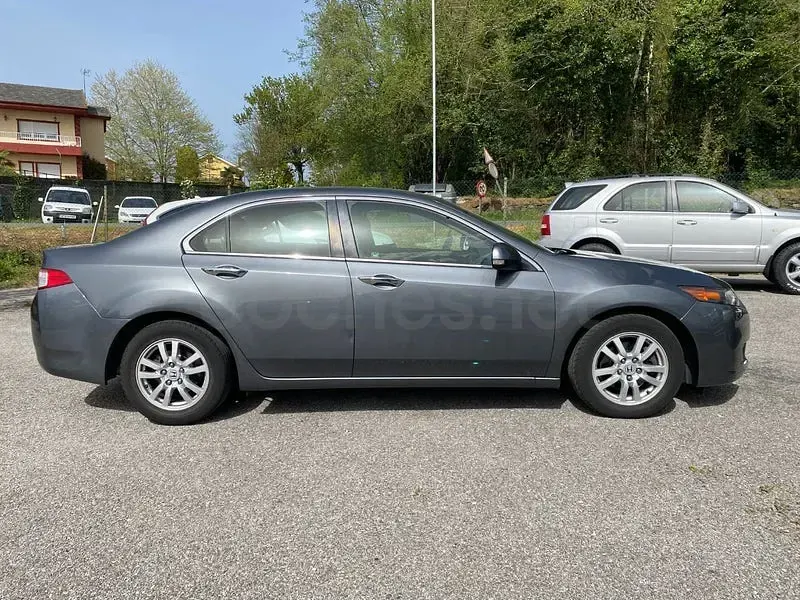 Usado Honda Accord Executive 150 CV (110 kW) 2011 Gris / plata Berlina