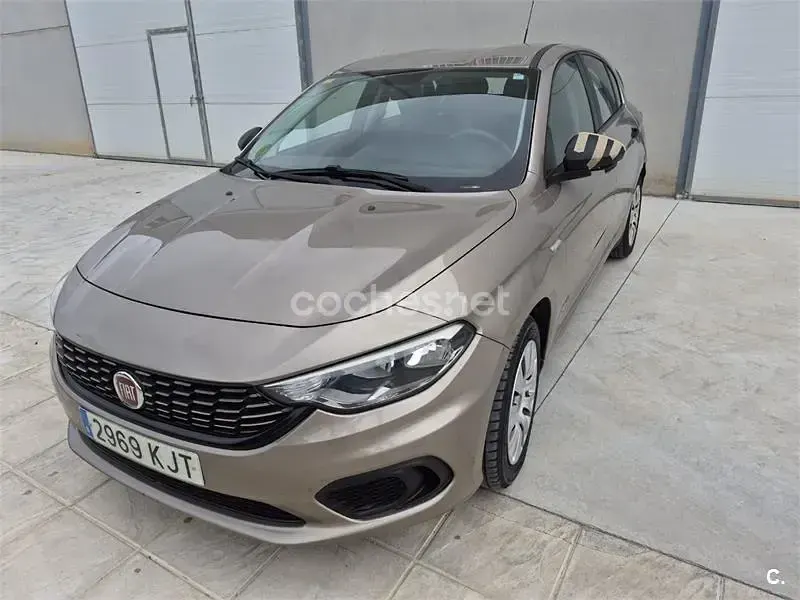 Usado Fiat Tipo Pop 95 CV (69 kW) 2018 Beige Berlina