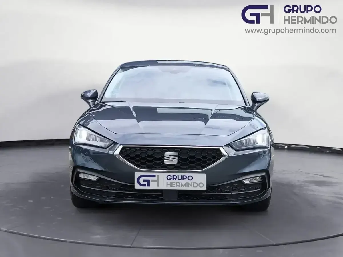 Usado Seat Leon Reference 115 CV (84 kW) 2022 Gris Berlina