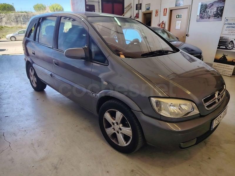 Usado Opel Zafira 100 CV (73 kW) 2005 Gris / plata Monovolumen