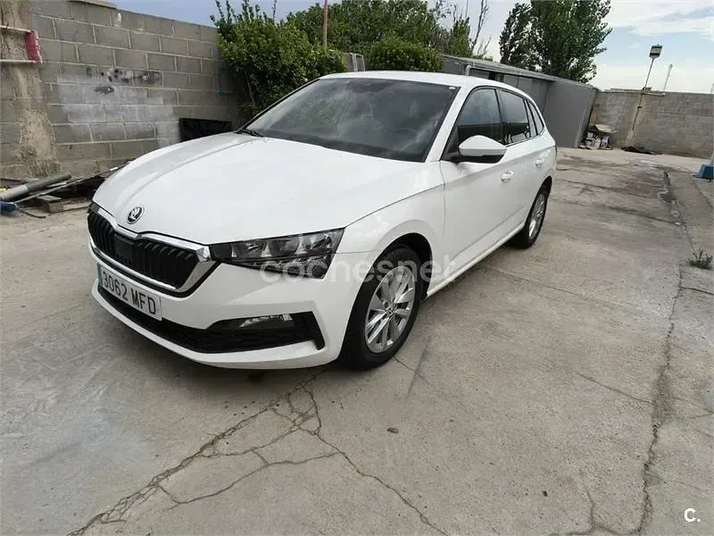 Usado Skoda Scala Ambition 150 CV (110 kW) 2023 Blanco Utilitario