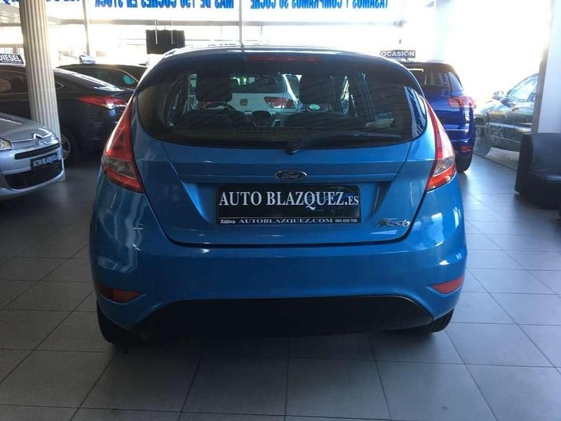 Usado Ford Fiesta Trend 82 CV (60 kW) 2009 Azul Utilitario