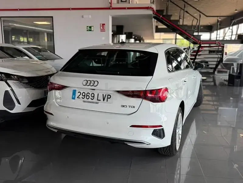 Usado Audi A3 116 CV (85 kW) 2021 Blanco Berlina