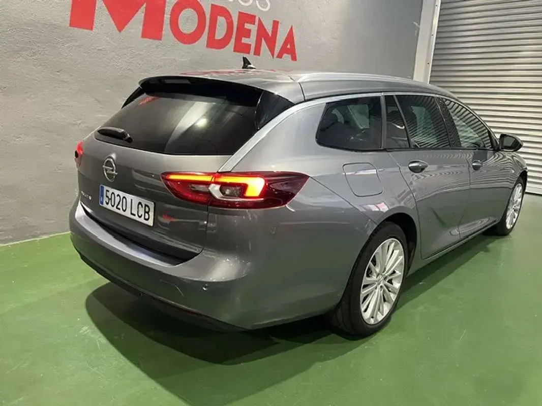 Usado Opel Insignia Selective 136 CV (100 kW) 2020 Gris Berlina
