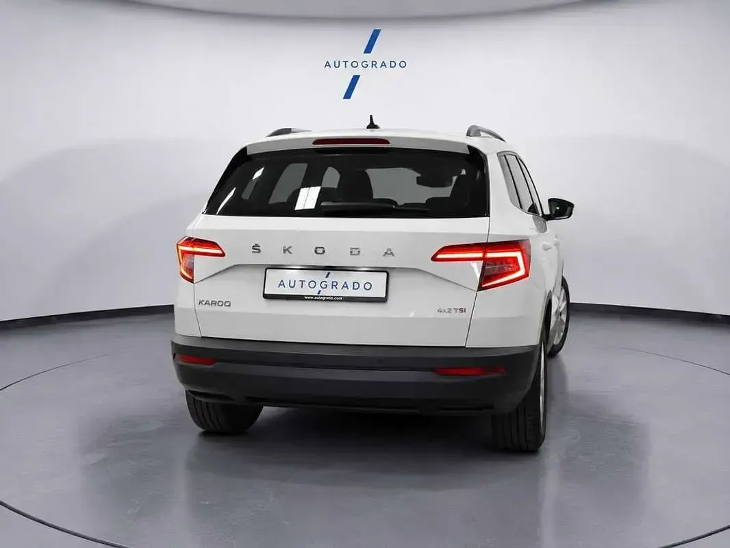 Usado Skoda Karoq Ambition 150 CV (110 kW) 2020 Blanco SUV