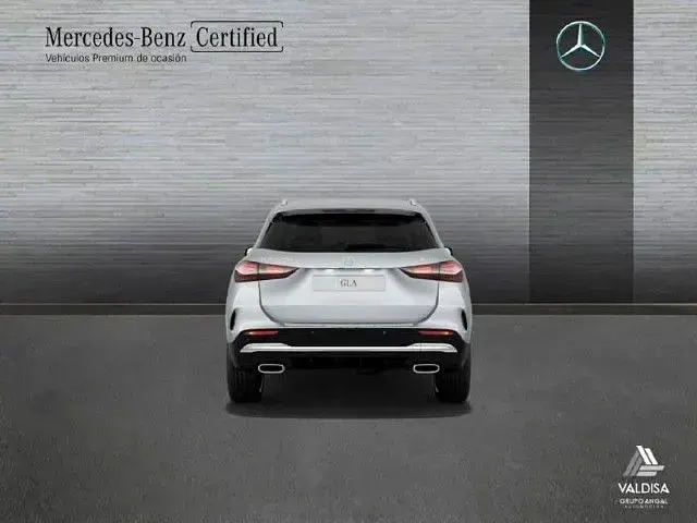 Usado Mercedes GLA220 190 CV (139 kW) 2023 Plata iridio SUV