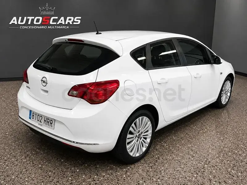 Usado Opel Astra Selective 115 CV (84 kW) 2013 Blanco Berlina