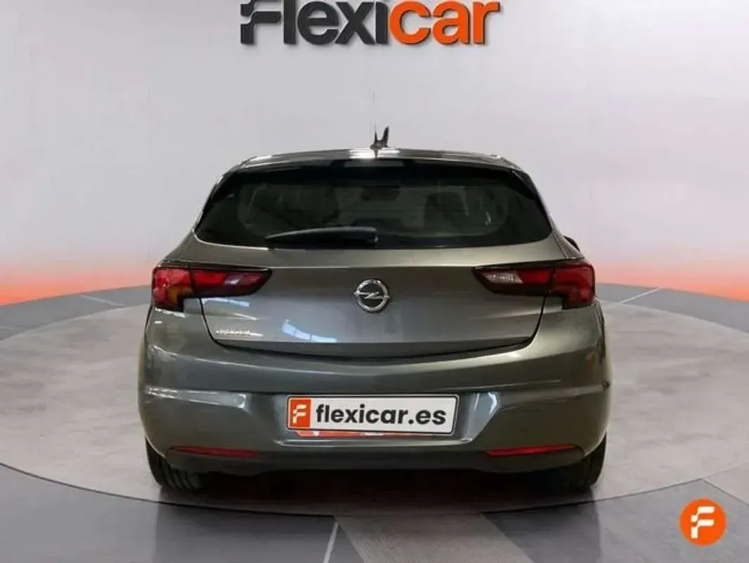Usado Opel Astra GS Line 131 CV (96 kW) 2020 Gris Berlina