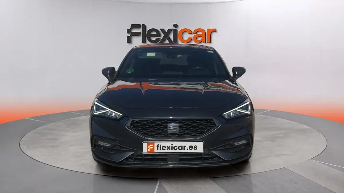 Usado Seat Leon FR 150 CV (110 kW) 2022 Negro Berlina