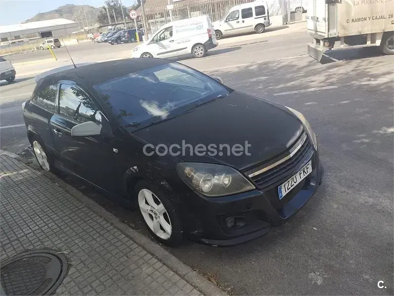 Usado Opel Astra GTC Sport 100 CV (73 kW) 2007 Negro Berlina
