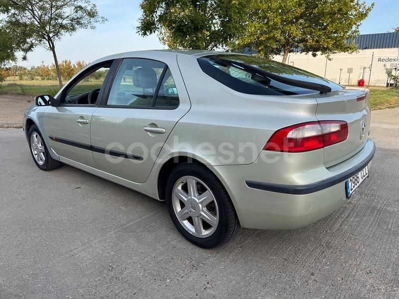 Beige Usado 2004 Renault Laguna II Dynamique Berlina | 2350 € (Precio justo) - Imagen 1/4