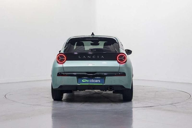 Usado Lancia Ypsilon 99 CV (72 kW) 2025 Verde Utilitario