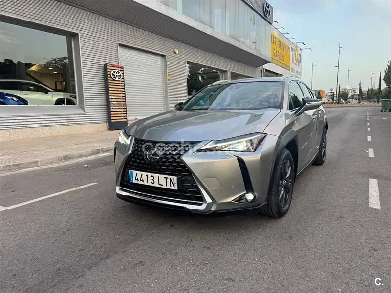 Usado Lexus UX Business Edition 184 CV (135 kW) 2021 Gris / plata SUV