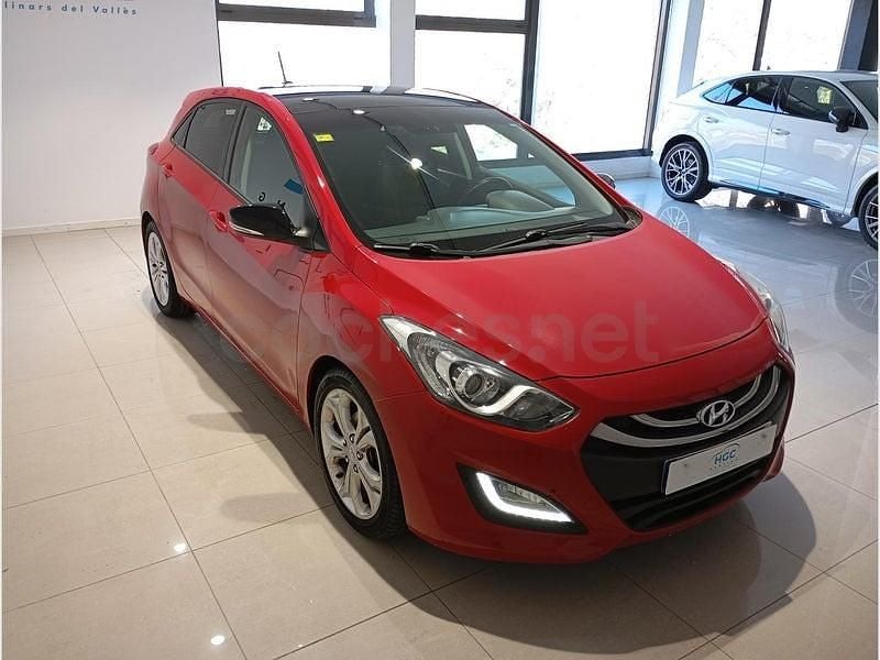 Usado Hyundai i30 110 CV (80 kW) 2013 Rojo Berlina
