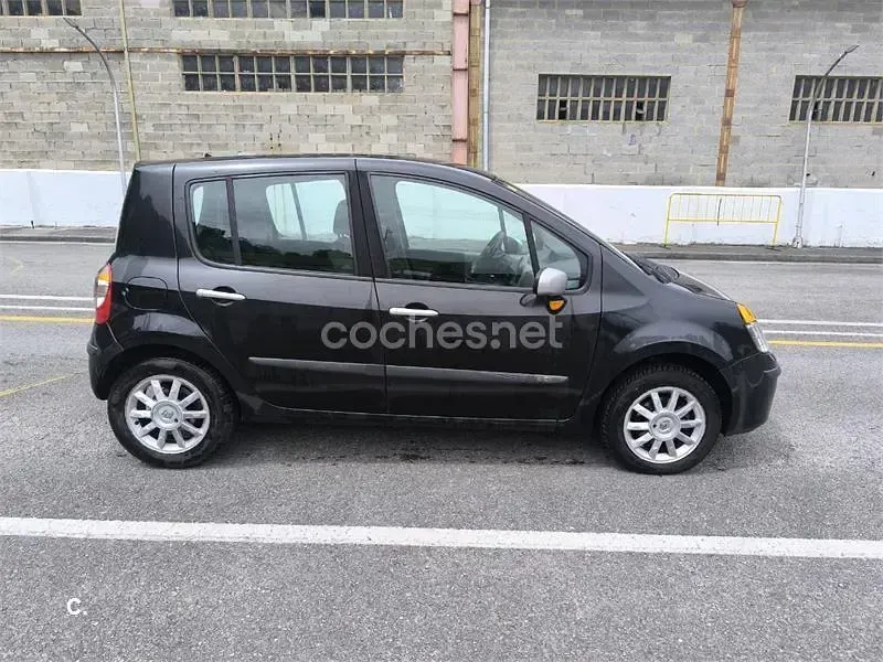 Usado Renault Modus Dynamique 80 CV (58 kW) 2005 Negro Monovolumen