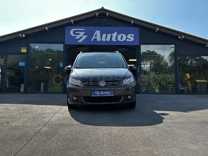 Usado VW Touran Advance 105 CV (77 kW) 2012 Marrón Monovolumen