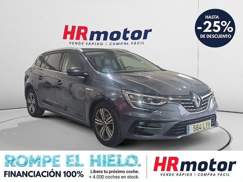 Usado Renault Mégane GrandTour Zen 140 CV (102 kW) 2022 Gris / plata Familiar