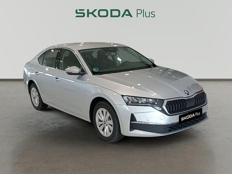 Gris Usado 2025 Skoda Octavia Selection Berlina | 28.890 € (Precio justo) - Imagen 1/4