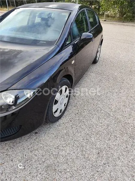 Usado Seat Leon Reference 105 CV (77 kW) 2006 Negro Utilitario