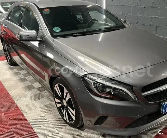 Usado Mercedes A200 Urban 136 CV (100 kW) 2017 Gris / plata Utilitario