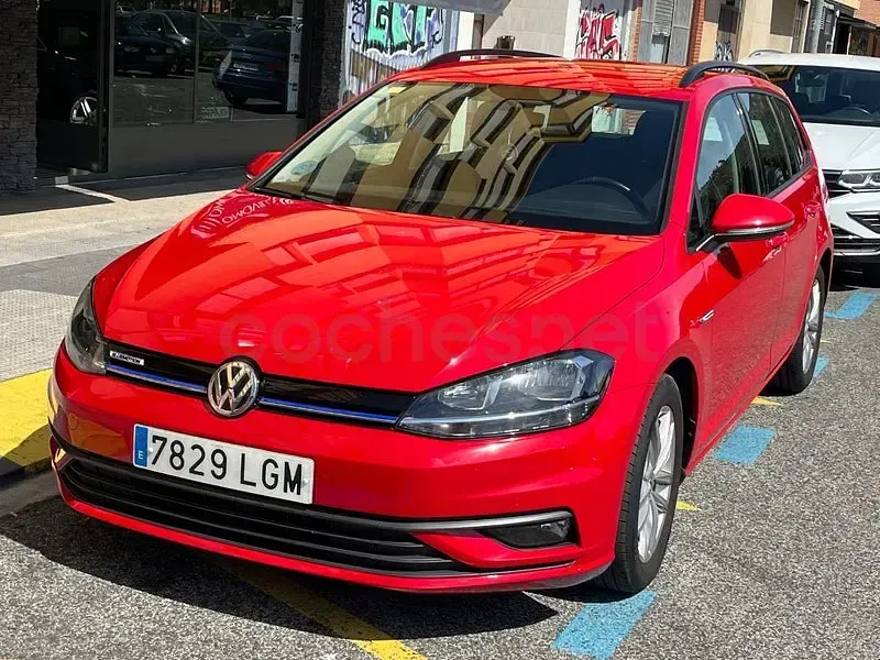 Usado VW Golf VIII Edition 130 CV (95 kW) 2020 Rojo Familiar