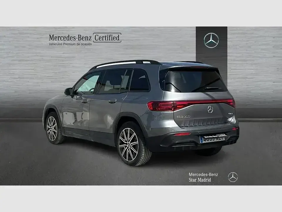 Käytetty Mercedes EQB300 167 kW (228 HP) 2024 Harmaa Katumaasturi