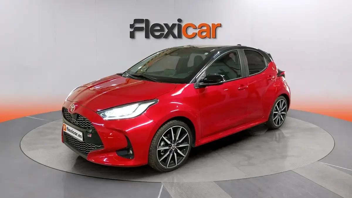 Usado Toyota Yaris Hybrid Sport 130 CV (95 kW) 2025 Rojo Berlina