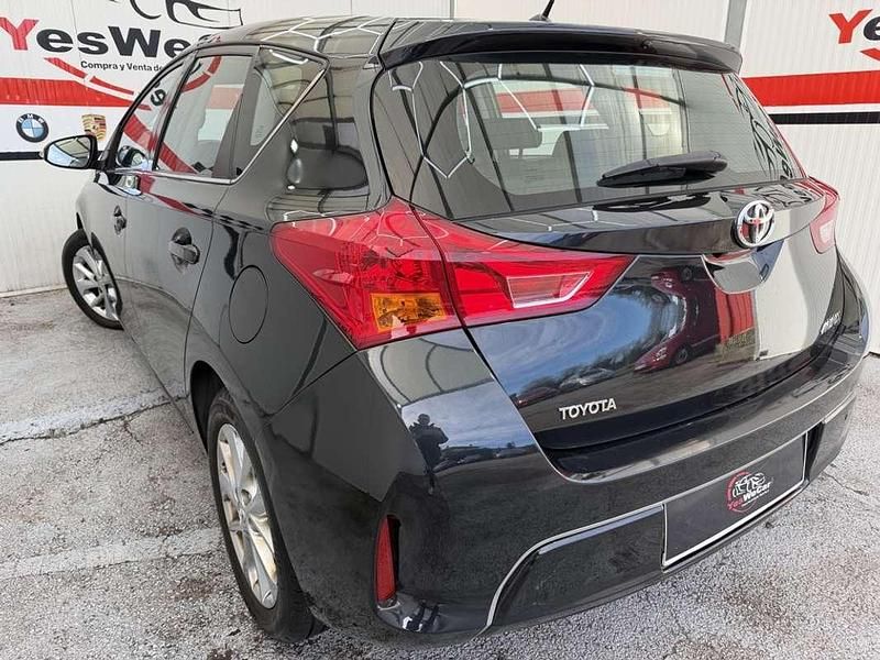 Usado Toyota Auris Active 124 CV (91 kW) 2013 Gris Utilitario