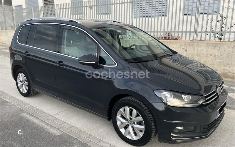 Gris / plata Usado 2018 VW Touran Edition Monovolumen | 15.900 € (Precio justo) - Imagen 1/4