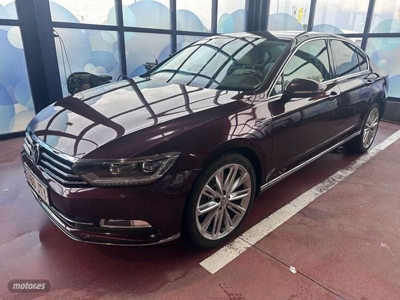 Usado VW Passat Sportline 241 CV (177 kW) 2017 Granate Berlina