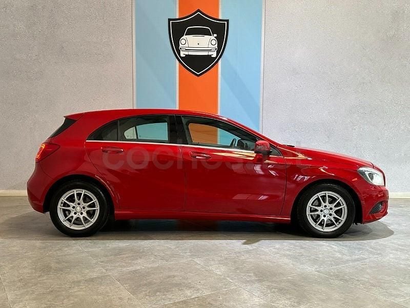 Usado Mercedes A180 Style 122 CV (89 kW) 2013 Rojo Berlina