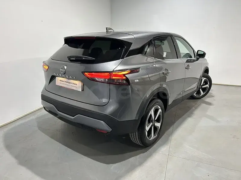 Usado Nissan Qashqai N-Connecta 140 CV (102 kW) 2024 Gris / plata SUV