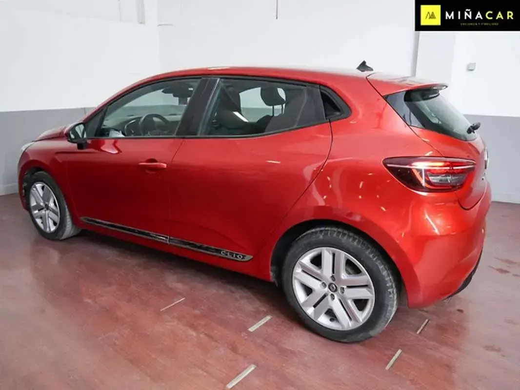 Usado Renault Clio Zen 86 CV (63 kW) 2020 Rojo Utilitario