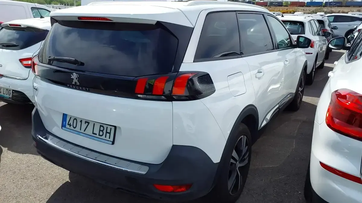 Usado Peugeot 5008 Allure 130 HP (95 kW) 2019 Branco SUV