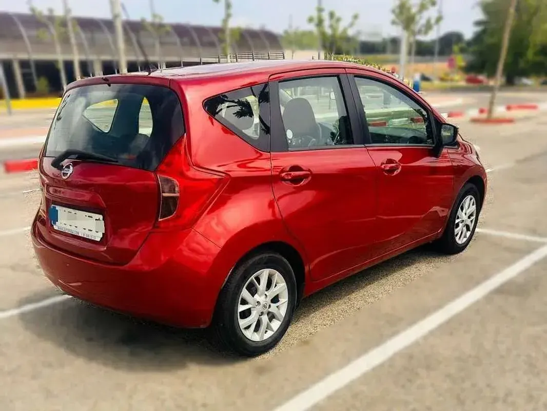 Usado Nissan Note Acenta 80 CV (58 kW) 2015 Rojo Utilitario