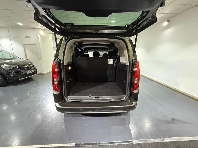 Usado Citroën Berlingo 100 CV (73 kW) 2024 Verde Monovolumen