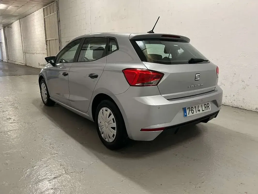 Usado Seat Ibiza Reference 80 CV (58 kW) 2021 Gris / plata Utilitario