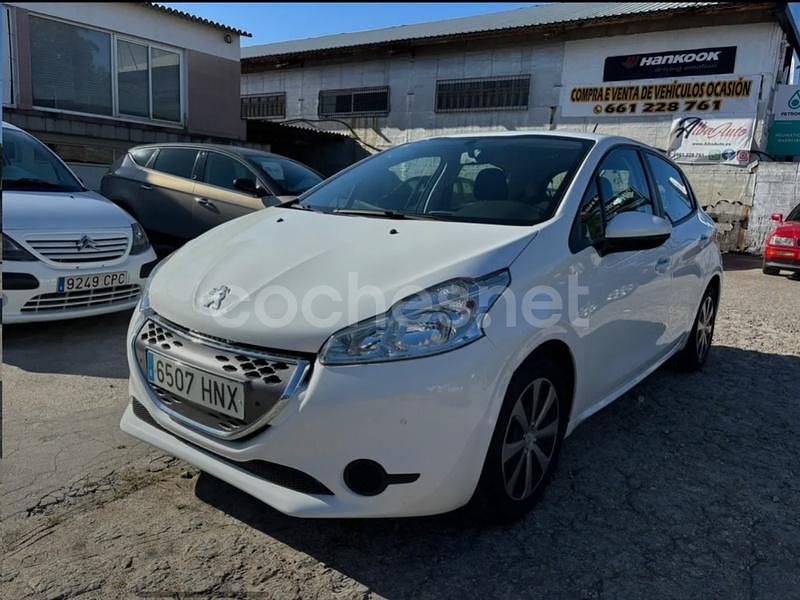 Blanco Usado 2013 Peugeot 208 Active Utilitario | 8200 € (Un poco caro) - Imagen 1/4